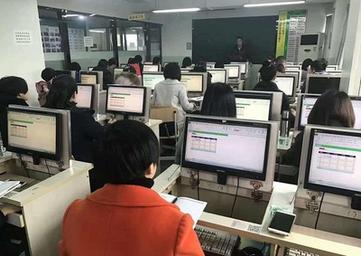 翁垟春華電腦辦公培訓(xùn) 開(kāi)啟計(jì)算機(jī)技術(shù)學(xué)習(xí)之旅