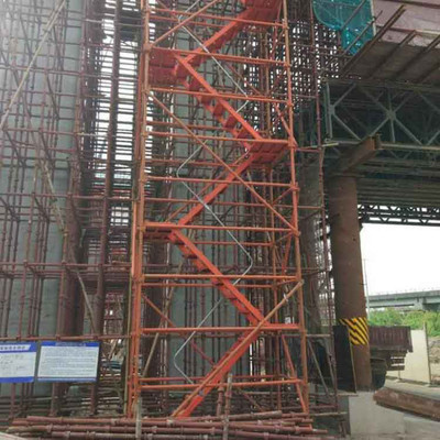 聚力安全，筑牢防線——論建筑施工安全爬梯與高空作業通道的重要性